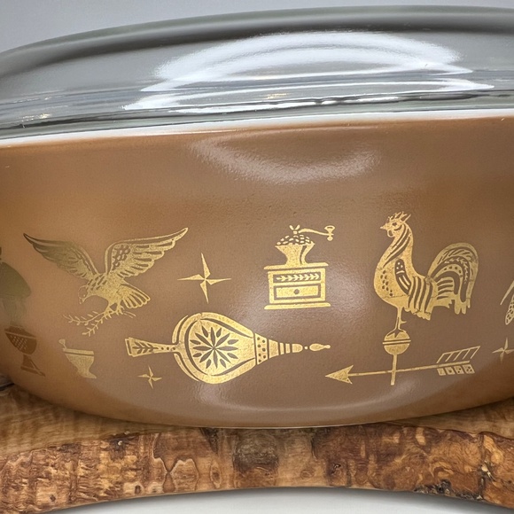 PYREX Early American Casserole Dish Bowl w Lid 2.5 Quarts Rare Vintage EUC - Picture 3 of 16